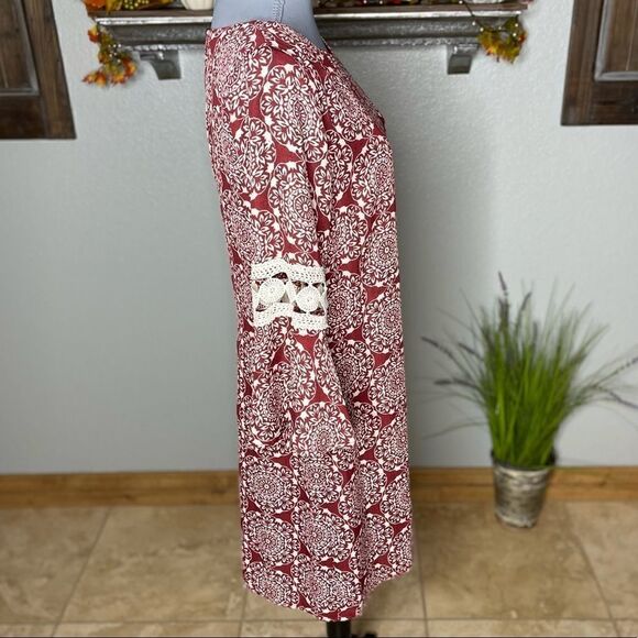 Luxology Red Cream Floral Mosaic 60’s Vibe Groovy Hippie Shift Dress Size 8 - Picture 9 of 16